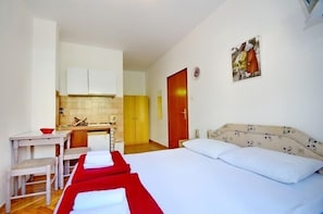 Standard Studio, Kitchen, City View (Terrace) | Free cribs/infant beds, free WiFi - Ksenija Apartments (Budva)