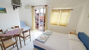 Standard Apartment, 1 Bedroom, Kitchen, City View (Teracce - for 5 persons) | Cribs (free), WiFi (free) - Ksenija Apartments (Budva)