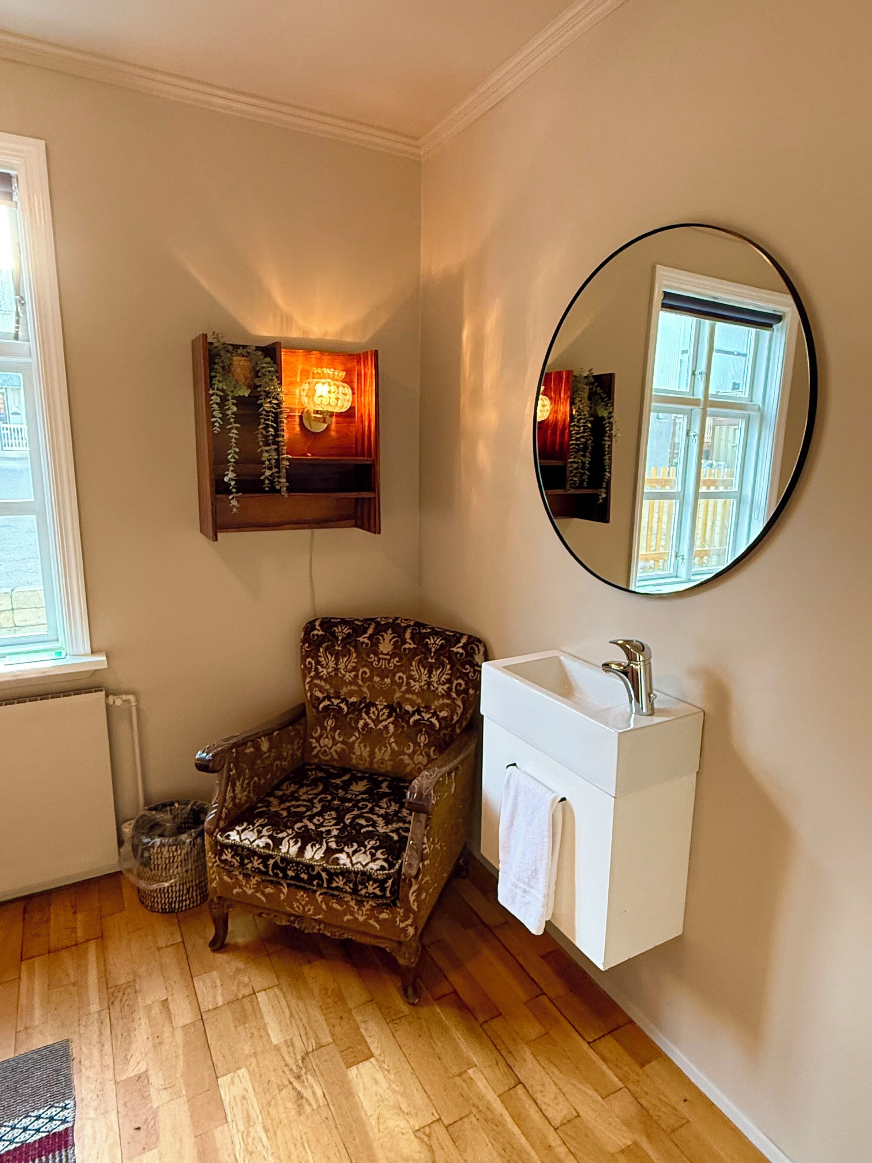 Free WiFi, bed sheets