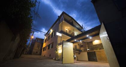 Log Inn Boutique Hotel