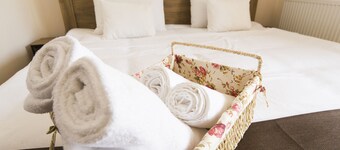 Log Inn Boutique Hotel