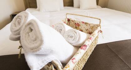 Log Inn Boutique Hotel