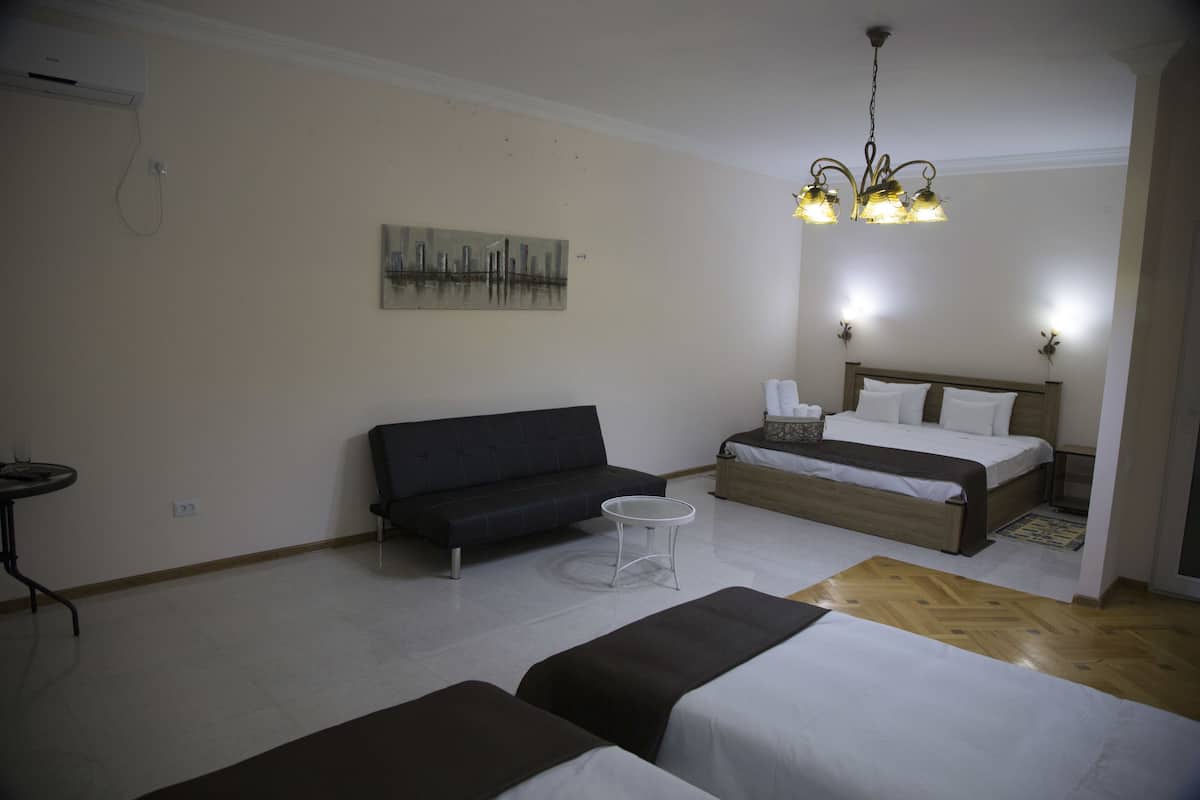 Superior Family Room | Desk, soundproofing, iron/ironing board (on request), WiFi (free)
