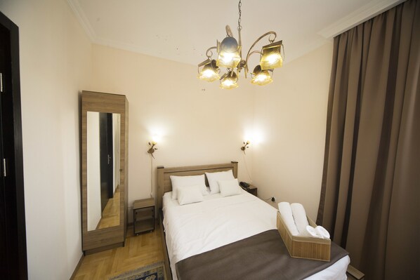 Desk, soundproofing, iron/ironing board, free WiFi