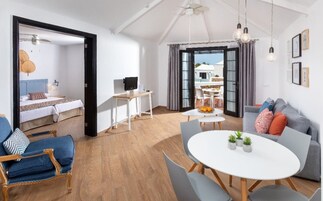 Cortinas blackout, tabla de planchar con plancha y cunas gratuitas 