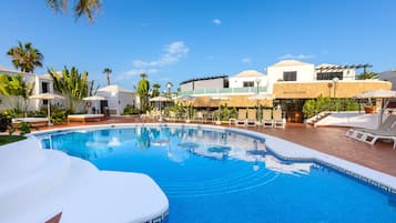 AuĂenpool, LiegestĂŒhle