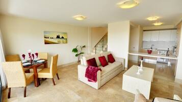 Vil·la, 2 dormitoris | Cuina privada | Frigorífic gran, microones, placa de cuina i rentaplats