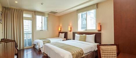 Edredones de plumas, caja fuerte, escritorio y sistema de insonorización