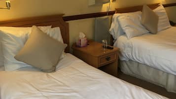 Suite, Ensuite (second floor)