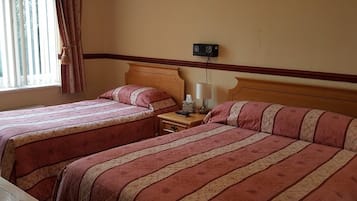 ์ํผ๋ฆฌ์ด ์ค์ํธ, ์์ค์ํธ (Ground Floor)