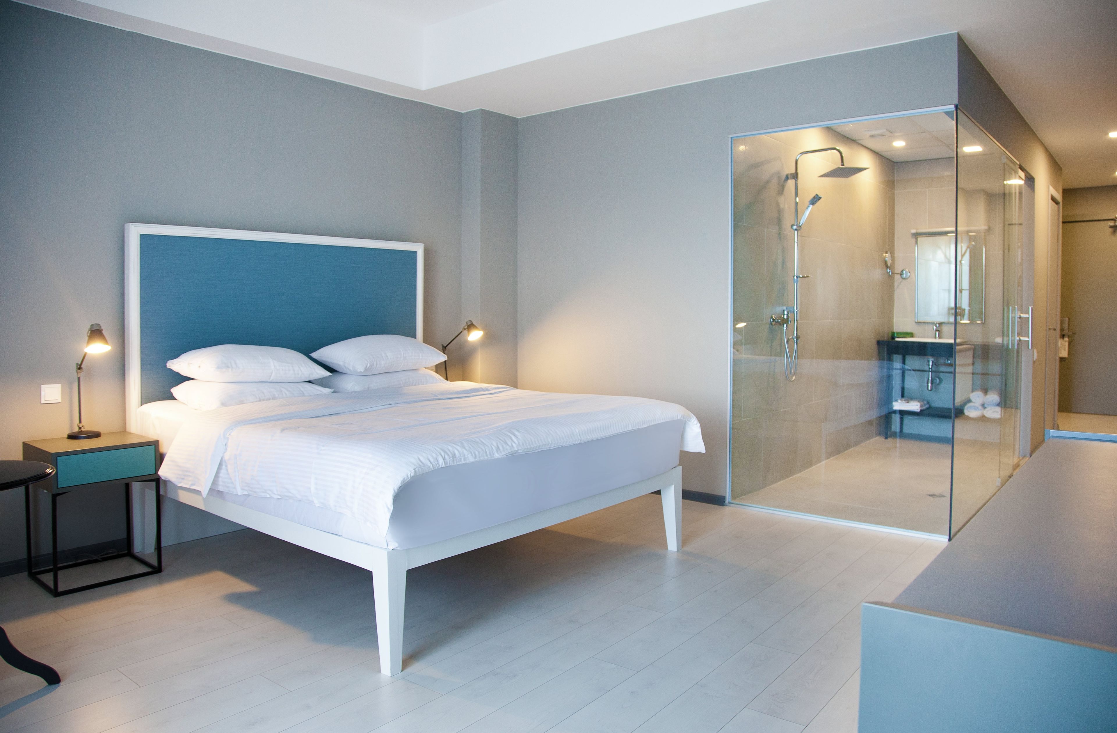 junior suite, terrace | bathroom | shower, free toiletries, dressing gowns, slippers