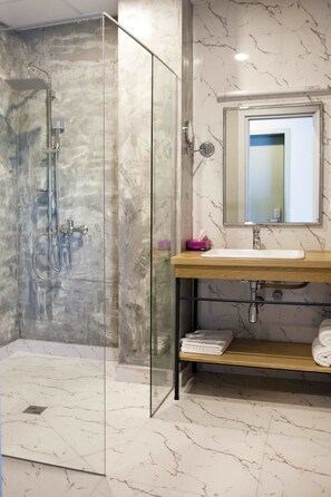 Standard Double Room | Bathroom - The Terrace Boutique Hotel (Tbilisi)