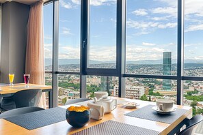 Déjeuner, dîner et souper servis sur place