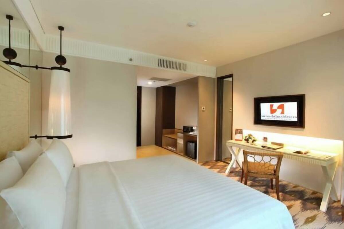 1 bedroom, premium bedding, memory-foam beds, in-room safe