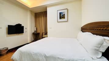Classic Double Room | Minibar, desk, free WiFi, bed sheets