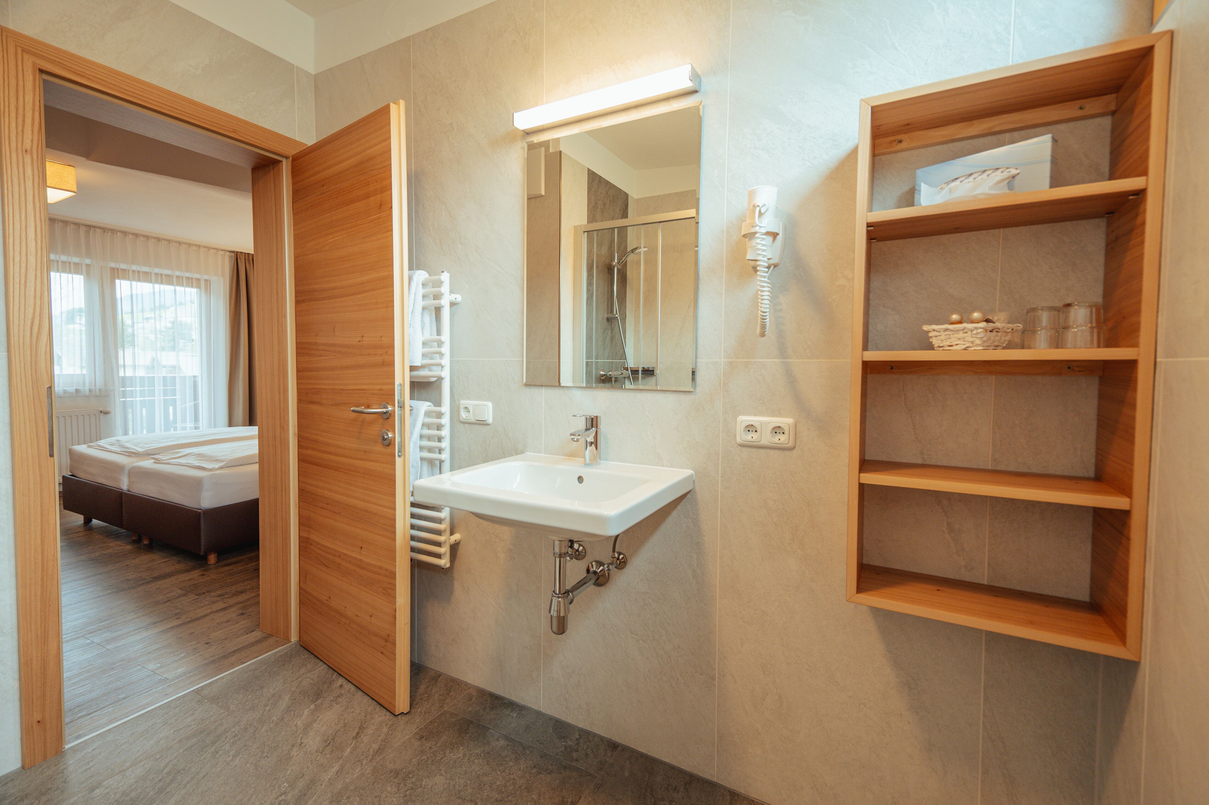 doppelzimmer mit balkon | bathroom | shower, free toiletries, hair dryer, towels