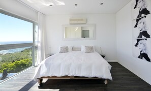 Luxury Villa, 5 Bedrooms, Accessible, Ocean View