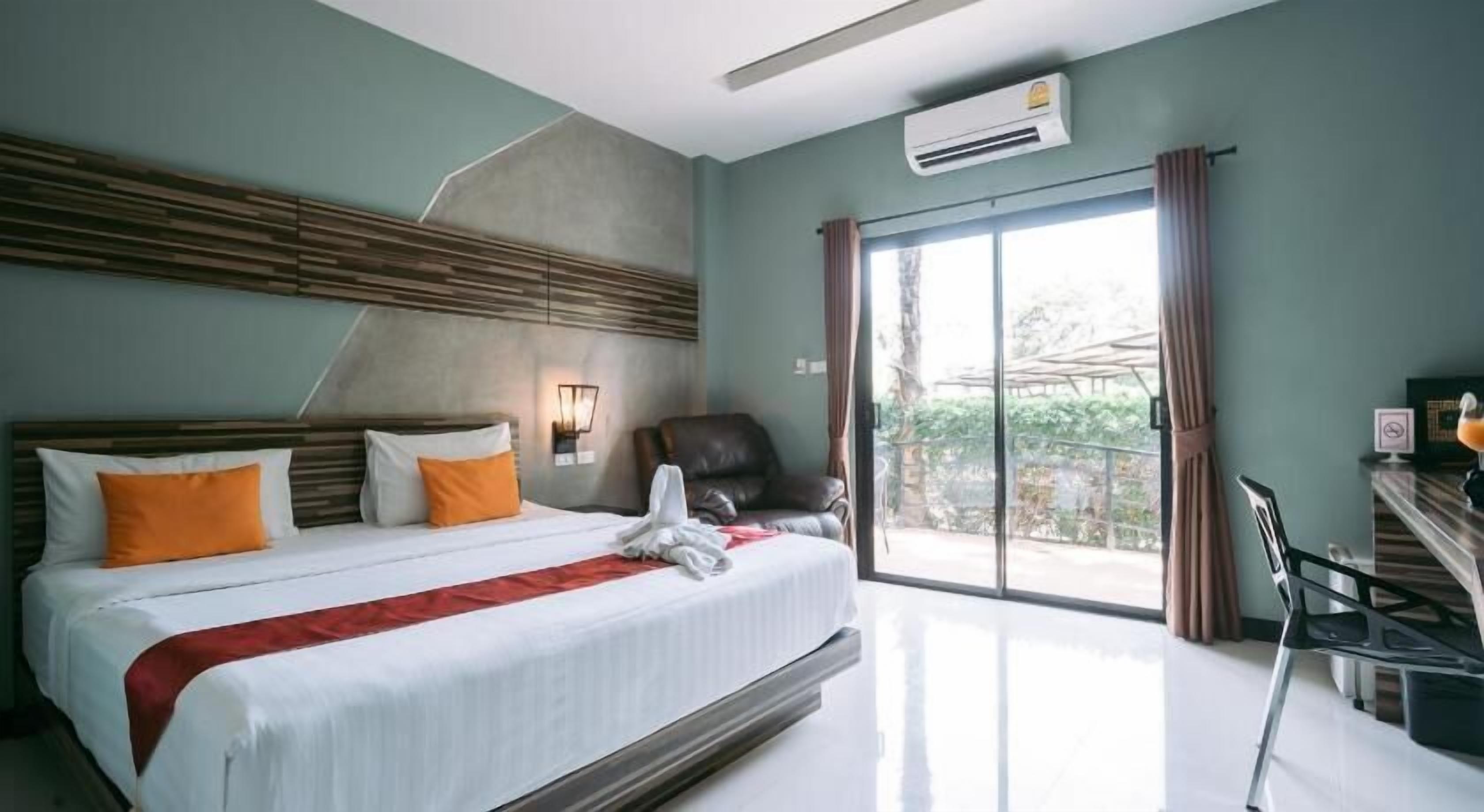 In-room safe, desk, blackout drapes, free WiFi