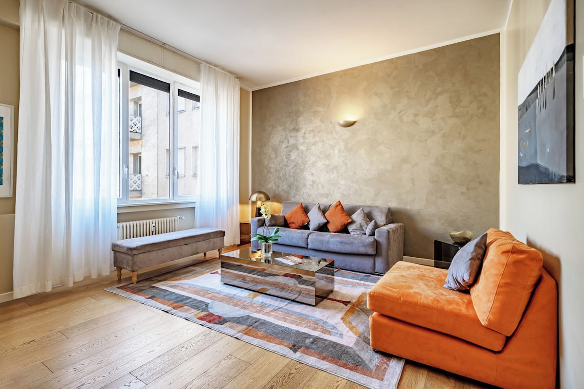 Exclusive Apartment, 3 bedrooms (Via delle Asole2) | Opholdsområde | 65-tommers fladskærms-tv med digitale kanaler, Netflix