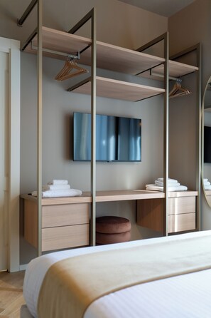 Luxury Apartment, 4 bedrooms, terrace (Via Dei Piatti 4) | Σεντόνια από αιγυπτιακό βαμβάκι, κλινοσκεπάσματα υψηλής ποιότητας 