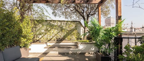 Royal Apartment, 3 Bedrooms, City View (Via Santa Maria Valle 7) | Terrasse/Patio