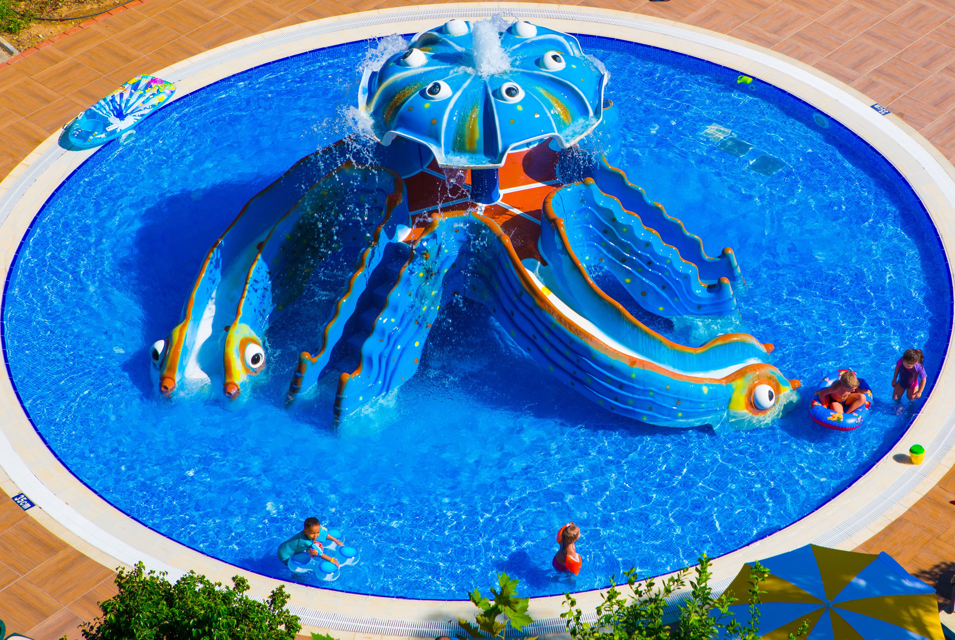 5 outdoor pools, open 10:00 AM to 6:00 PM, free cabanas, pool umbrellas