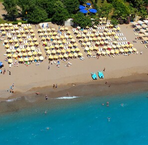 Private beach, sun-loungers, beach umbrellas, beach towels