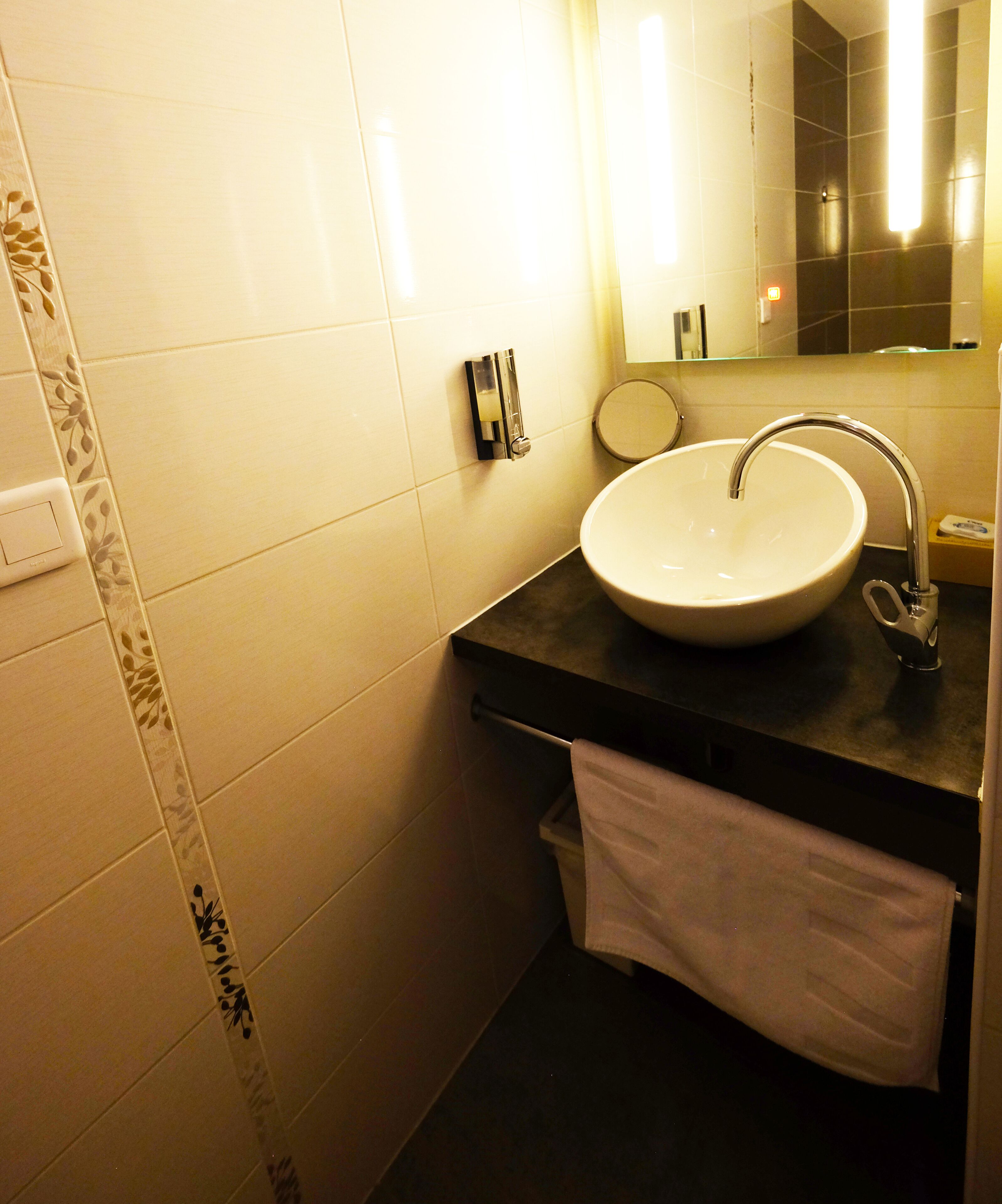 luxury apartment, 2 bedrooms, hot tub (earth room) | private kitchen | full-sized fridge, microwave, stovetop, dishwasher