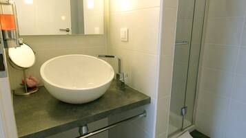 Luxury Apartment, 2 Bedrooms, Hot Tub (Wind Room) | Jetted tub