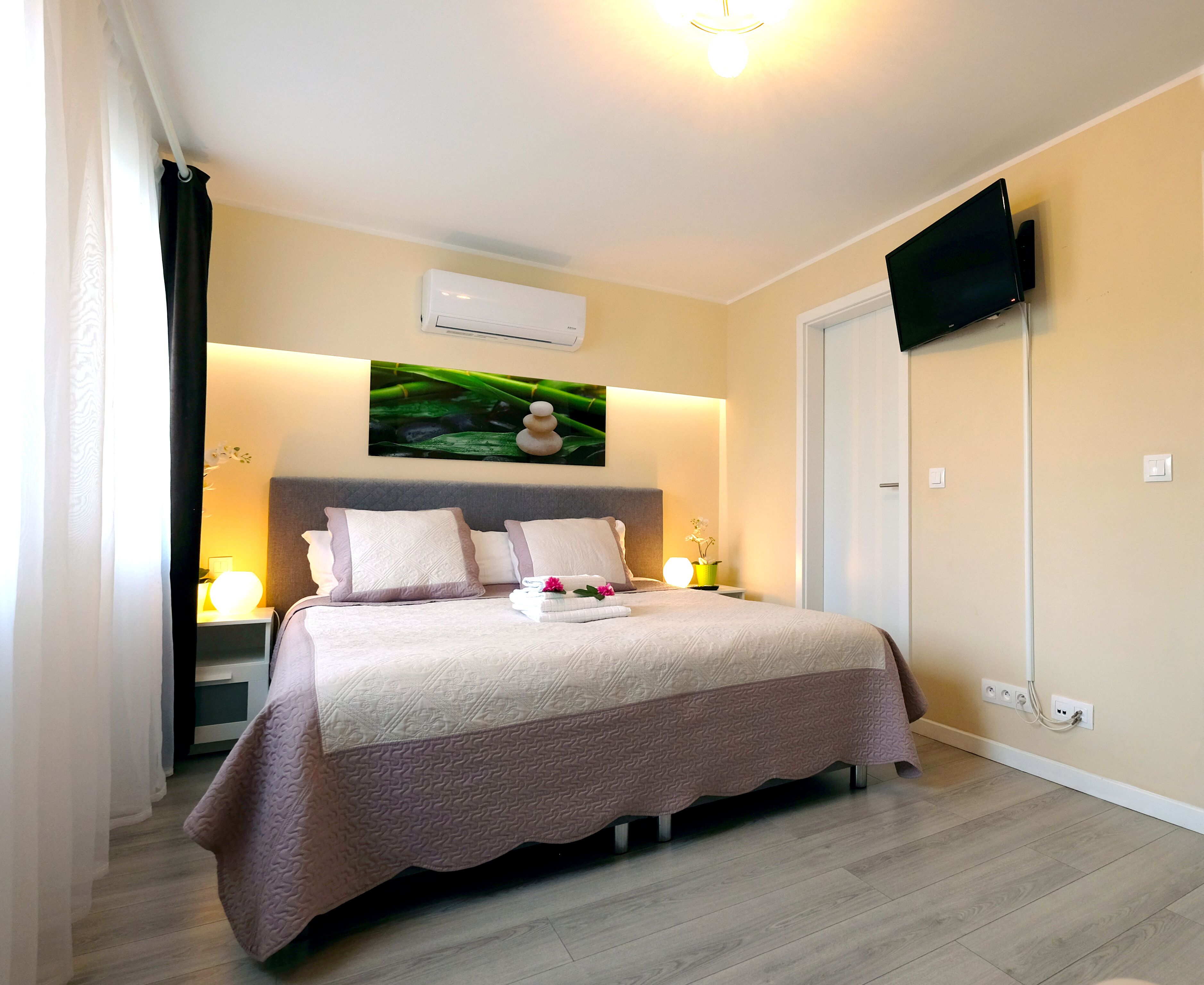 luxury apartment, 2 bedrooms, hot tub (earth room) | view from room