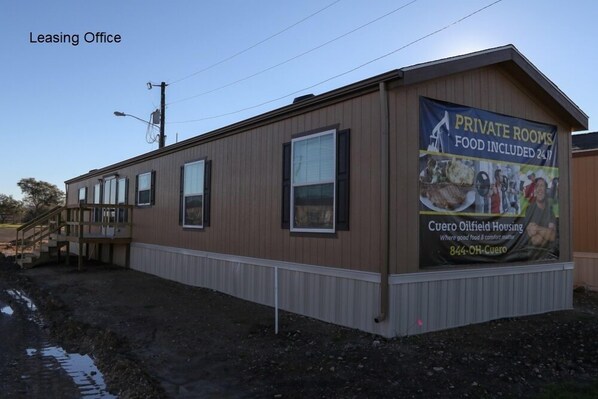 チェックイン / チェックアウト キオスク