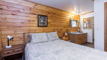 Deluxe Cottage, 3 Bedrooms (Log Home)