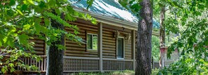Deluxe Cottage, 3 Bedrooms (Log Home) - Fifth Lake Cottages (Central Frontenac)