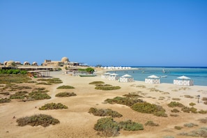 Playa privada, buceo, snorkel, vóleibol de playa