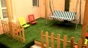 Terrace/patio - Locals Hostel & Suites (Lisbon)