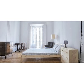 Double Room | In-room safe, rollaway beds, free WiFi - Locals Hostel & Suites (Lisbon)