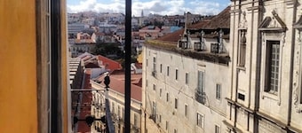 Locals Hostel & Suites