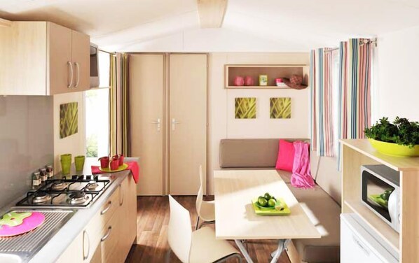 In-room dining - Azur Soleil - Les Pins Maritimes - Campground (Hyères)