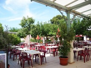Lunch and dinner served, Regional cuisine - Azur Soleil - Les Pins Maritimes - Campground (Hyères)