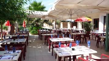 Lunch and dinner served, Regional cuisine