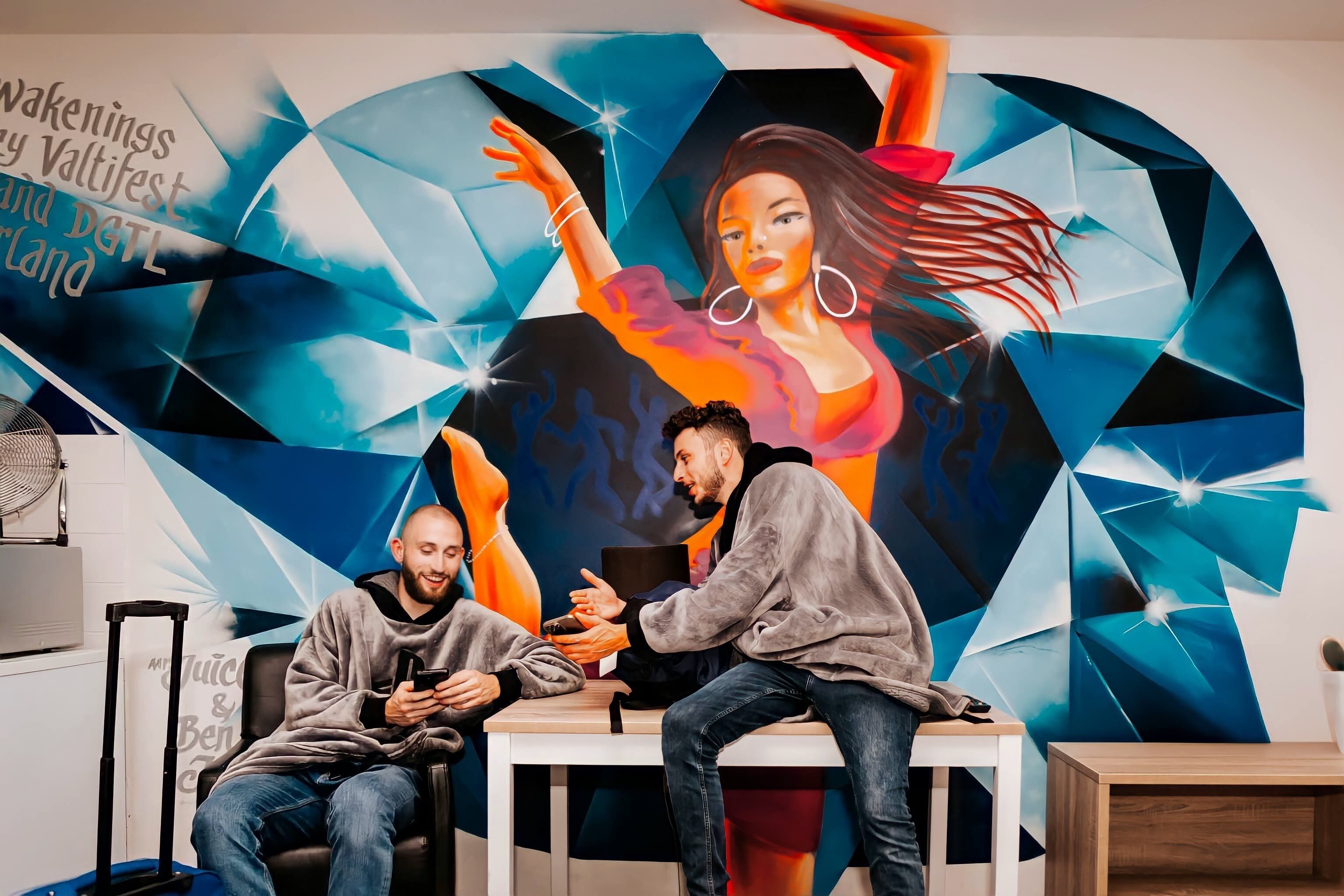 Cortinas blackout, tabla de planchar con plancha y wifi gratis 