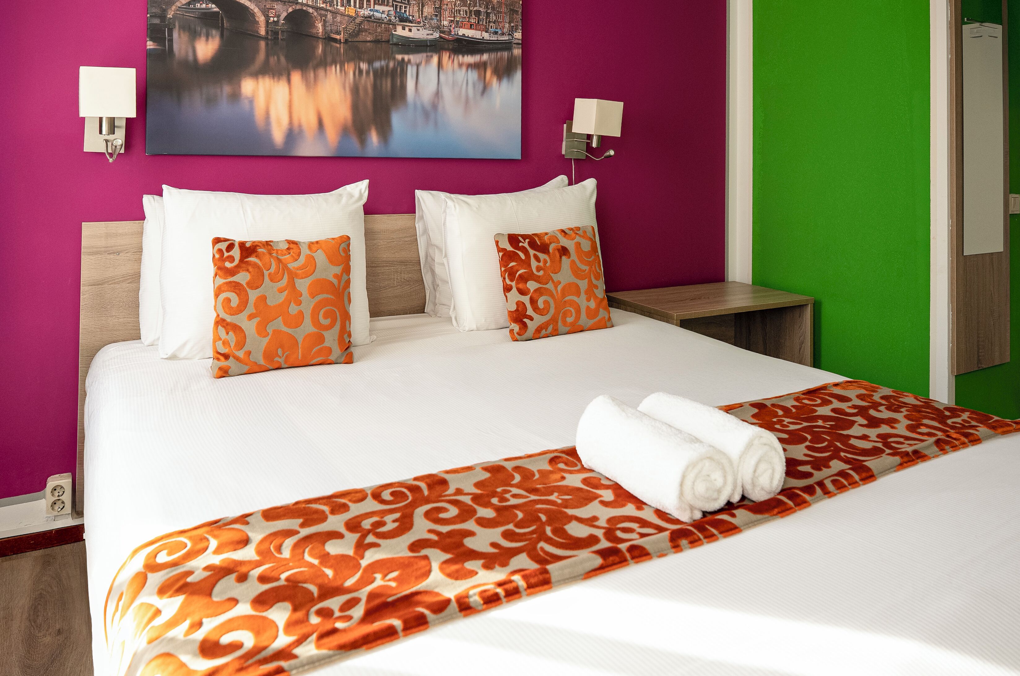 Tweepersoonskamer | Verduisterende gordijnen, een strijkplank/strijkijzer, gratis wifi