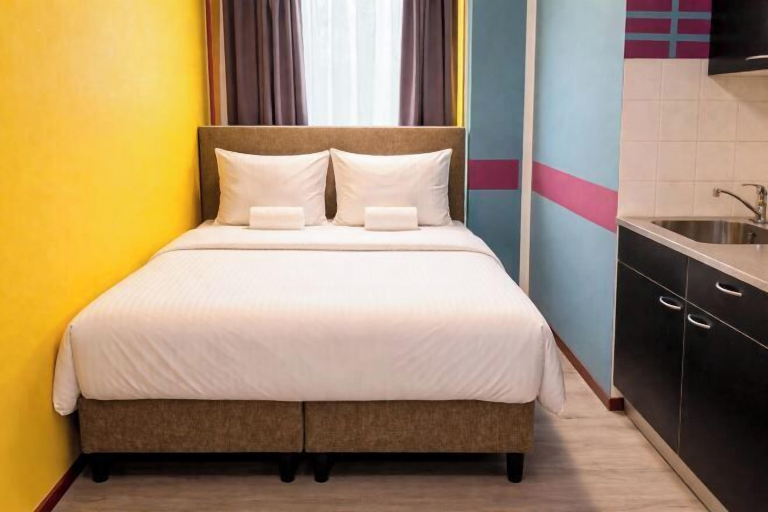 Cortinas blackout, tabla de planchar con plancha y wifi gratis 