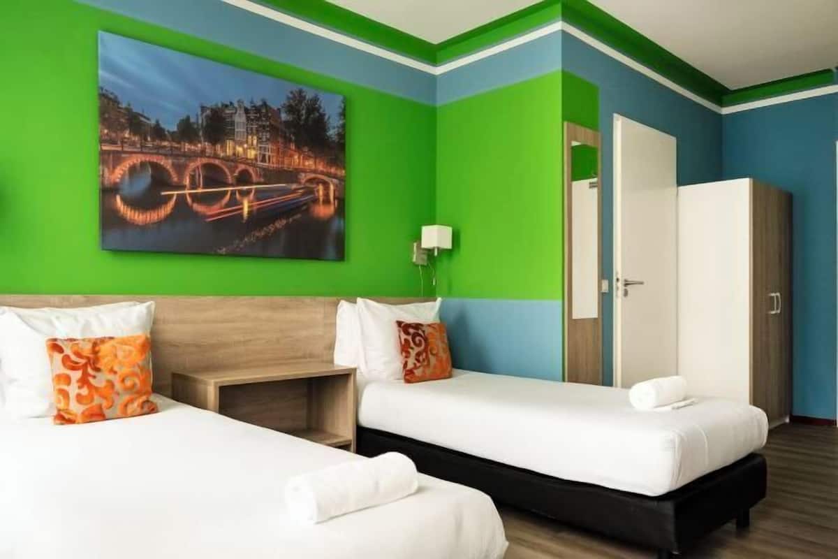 1 bedroom, blackout drapes, iron/ironing board, free WiFi