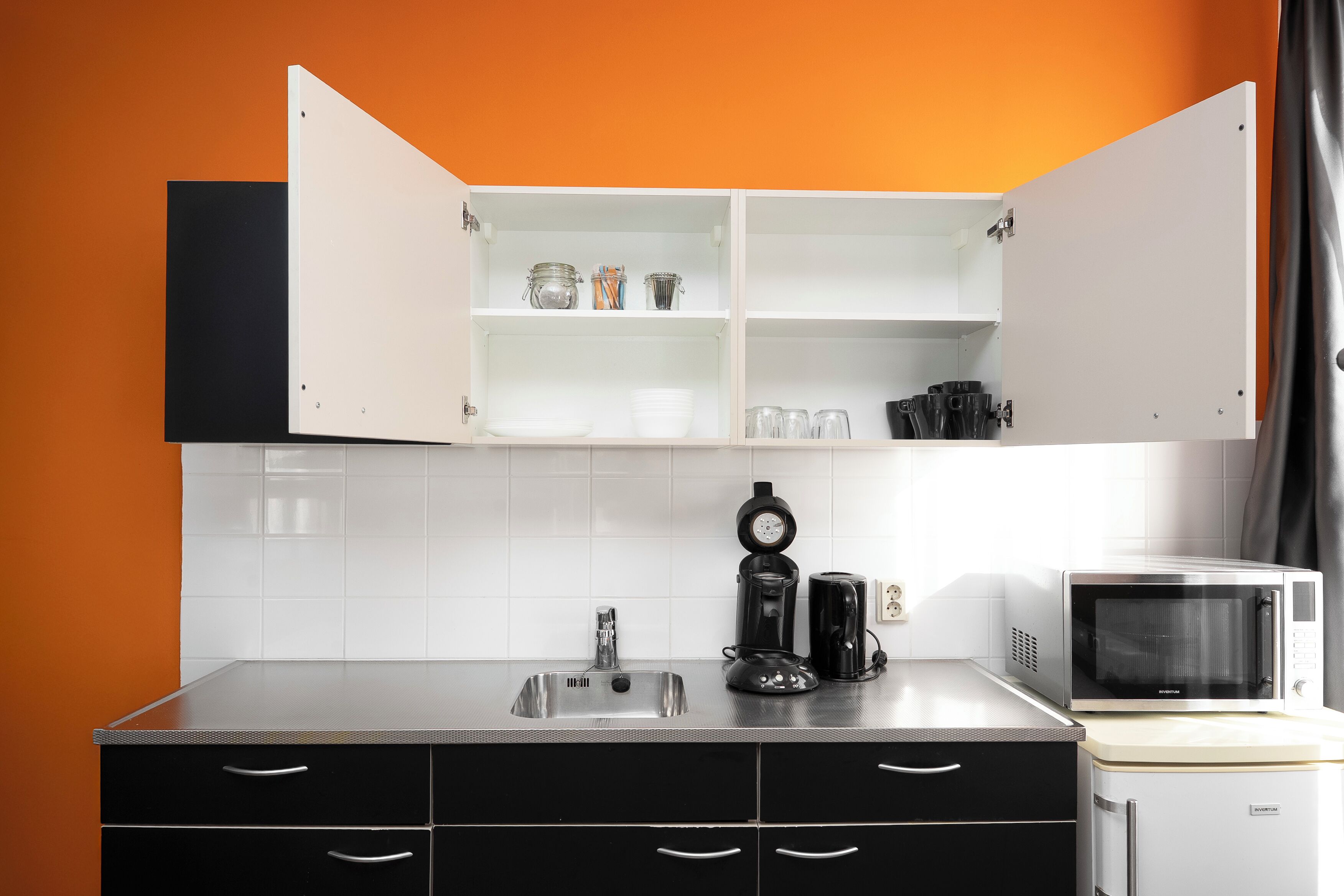 economy room | private kitchenette