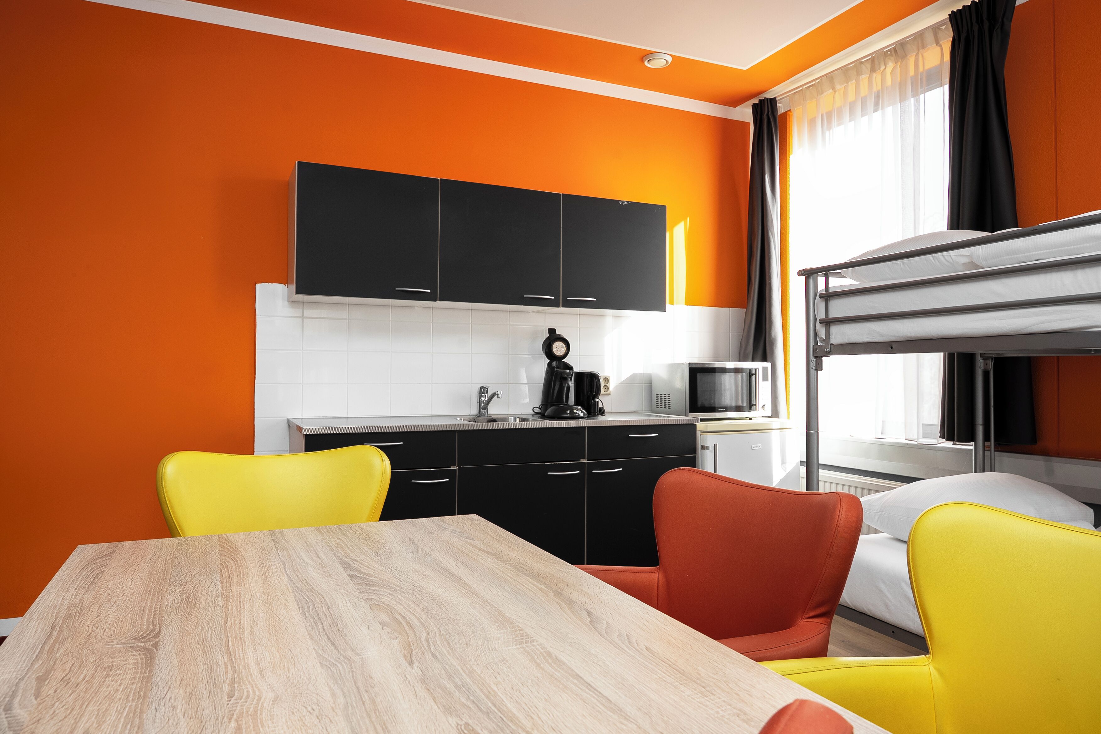 economy room | private kitchenette