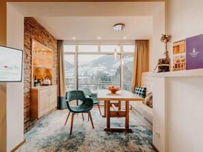 Una televisión de pantalla plana