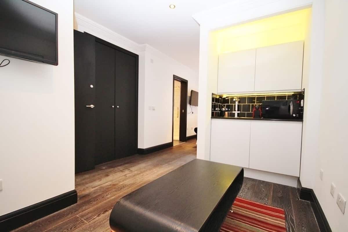 Superior studio, 1 slaapkamer, kitchenette | Privékitchenette | Een koelkast