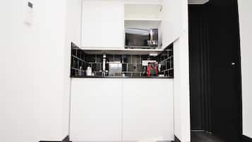 Executive Studio, 1 Bedroom, Kitchenette | Private kitchenette | Fridge