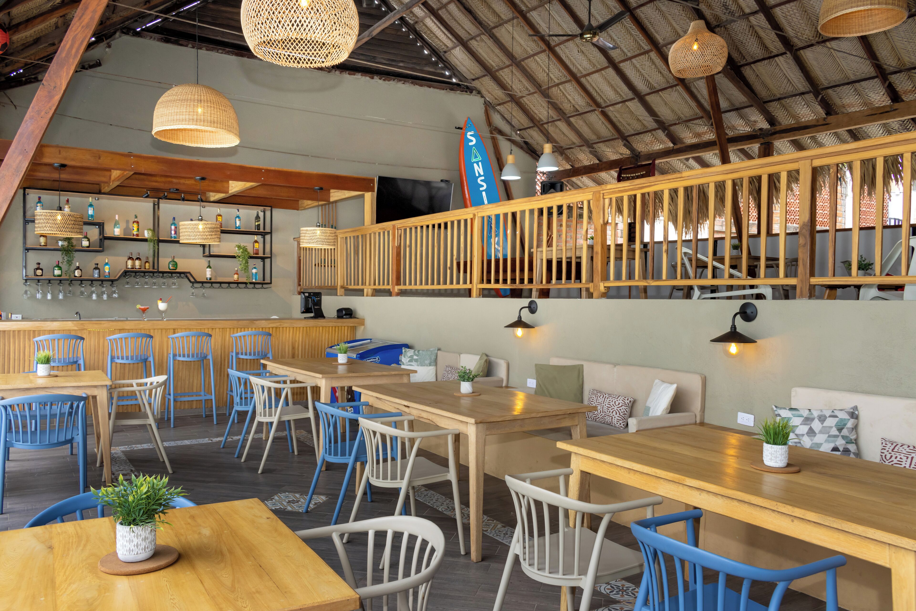 Se sirven desayunos, almuerzos y cenas; cocina regional